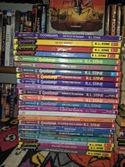 Goosebumps R.L Stine Apple Fiction Lot of 32 Scholastic Books Vintage 90s-2000s