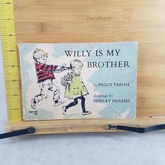 Lot of 2 1960s Young Readers Softcovers – I Read Signs & Willy is my Brother