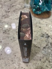 Shield of Sparrows Devney Perry GOLD Edition Romantasy – sprayed edges