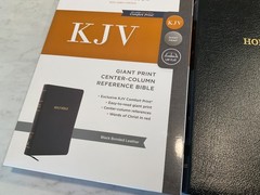 KJV Comfort Print Reference Giant Print Bible in Black Bonded Leather