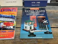 Greenberg’s Guide to Lionel Trains ..SEVERAL VERSIONS AND OTHERS