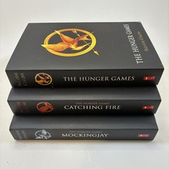 📚 The Hunger Games Trilogy Boxed Set | Suzanne Collins | 3 Books | Good