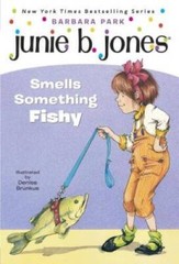 Junie B. Jones Smells Something Fishy (Junie B. Jones, No. 12) – GOOD