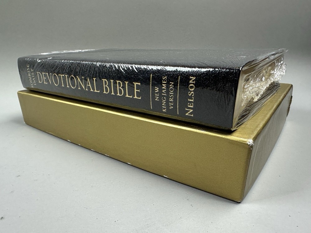 Sonrise Daily Devotional Bible~Thomas Nelson Bonded Leather ~ Black New