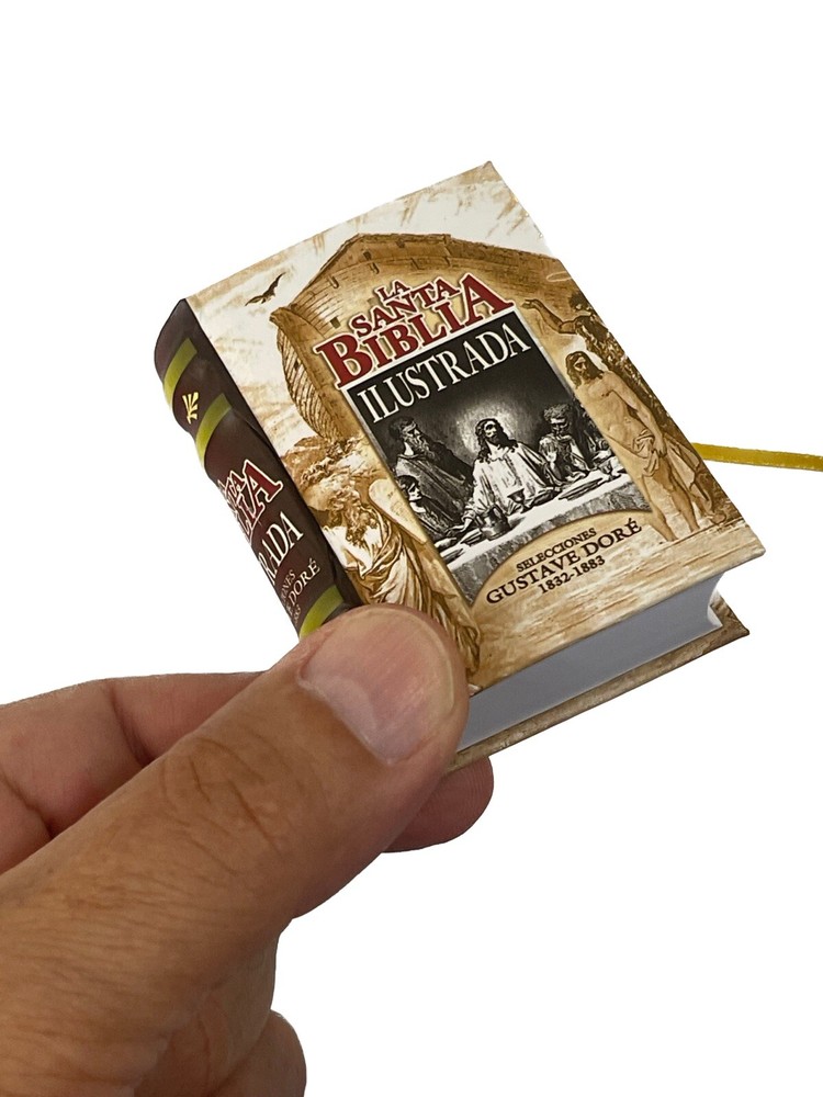 La Santa Biblia Ilustrada miniature book in Spanish selecciones Gustavo Dore