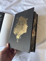 Shield of Sparrows Deluxe Edition Sprayed Edges Devney Perry Romantasy