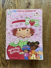 Strawberry Shortcake: : 400 Pages of Coloring Fun! (Strawberry Shortcake) BB