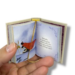 Mulan Mini Book with slipcase, hardcover gold foil 190 pages color illustrated