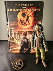 The World of the Hunger Games Book Combo w/Rue Poseable Figure & Mockingjay