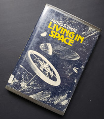 Living In Space – Hardback Book By James S. Trefil – Vintage 1981 – Colonization