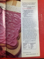PILLSBURY HOLIDAY BAKING RECIPES COOKBOOK 96 PAGES 2000 COOKIES SPRITZ CHRISTMAS
