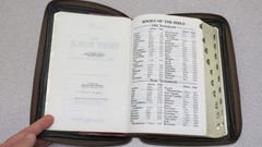 Holy Bible KJV Giant Print – Holman 1982 – bonded leather book – leather case