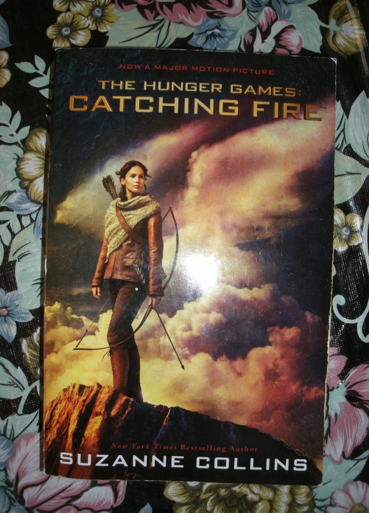 The Hunger Games: Catching Fire 2 by Suzanne Collins (2013, Paperback)