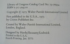 THE COLLECTORS’ ENCYCLOPEDIA OF ANTIQUES PHOEBE PHILLIPS 704 PAGES 1976 HBDJ