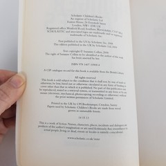 Hunger Games by Suzanne Collins – The Hunger Games Series Book #1 (Med PB 2009)