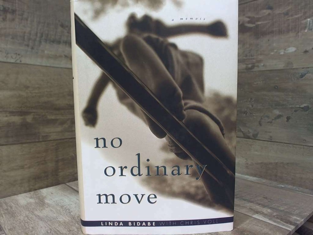 No Ordinary Move: A Memoir by Voll, Chris,Bidabe, Linda Plough Publishing House