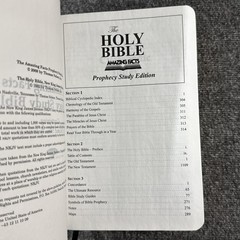 Amazing Facts Prophecy Study Bible NKJV Leathersoft Black Thomas Nelson 2008