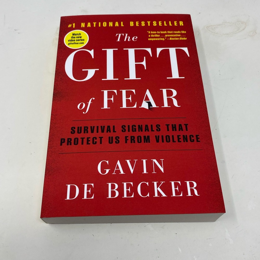 Back Bay Books The Gift of Fear, Red Trade Paperback by de Becker