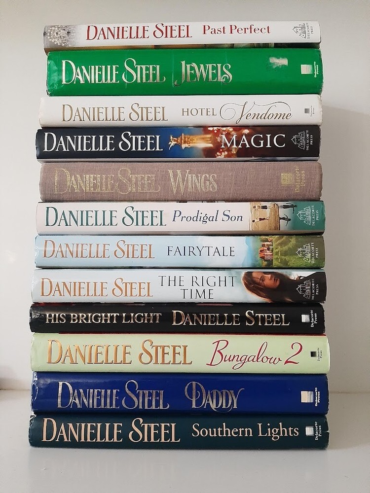 Danielle Steel HC Books Bigger Size 8.5 – 9.5 in Romantic novels Non Smoking