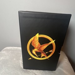 Suzanne Collins Hunger Games Trilogy 3-Book Box Set Scholastic Catching Fire
