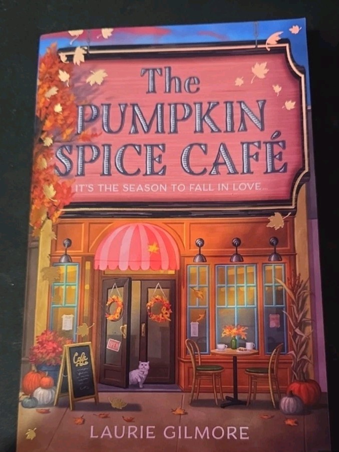 Pumpkin Spice Café (Dream Harbor, Book 1) by Laurie Gilmore (2023, Uk-B…