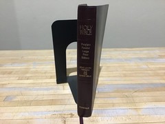 Holy Bible: People’s Parallel Edition King James Version New Living Translation,