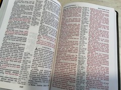 KJV Comfort Print Reference Giant Print Bible in Black Bonded Leather