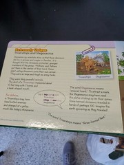 Discovering dinosaurs Book and 5 jigsaw puzzles