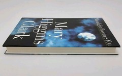 Moonlight Becomes You by Mary Higgins Clark Hardcover 255 Pages Suspenseful