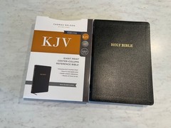 KJV Comfort Print Reference Giant Print Bible in Black Bonded Leather