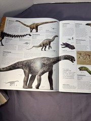 Dinosaurs & Prehistoric Life: The Definitive Visual Guide to Prehistoric Animals