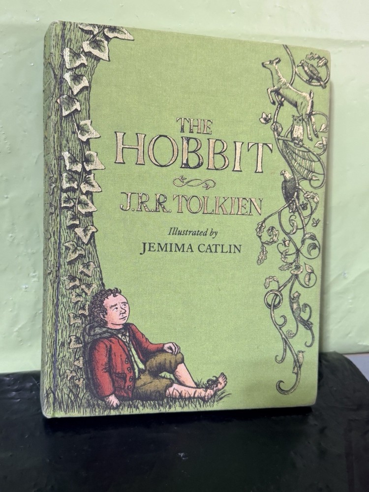 J.R.R. Tolkien The Hobbit: Illustrated Edition HC Illus HarperCollins 2013