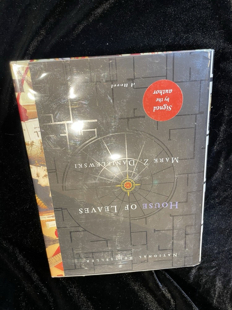 House Of Leaves Hardcover Signed by Mark Z. Danielewski 1st edition Red , BLUE Z