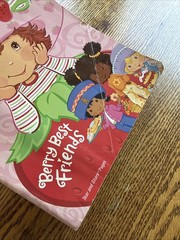 Strawberry Shortcake: : 400 Pages of Coloring Fun! (Strawberry Shortcake) BB