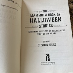 The Mammoth Book of Halloween Stories: Terrifying Tales Ed. Stephen Jones