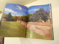 LUCCA AND ITS WALLS 2013 HARDCOVER LELLI KELLY 294 PAGES ISBN ‎ 978-8896527153