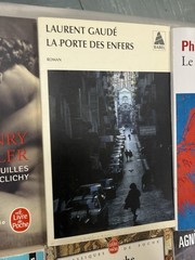 Lot of 10 books in the FRENCH Language Paperbacks. Mixed Genre
