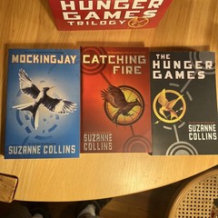 The Hunger Games Trilogy: The Hunger Games / Catching Fire / Mockingjay, Collins