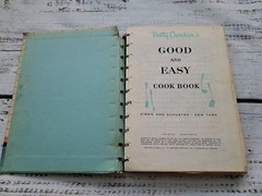 Betty Crocker’s Good & Easy Cook Book 1954 1000 recipes 256 pages 1st Edition