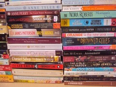 RANDOM MIX Lot 10 Large Trade Size PB Fiction Literature All category For Women