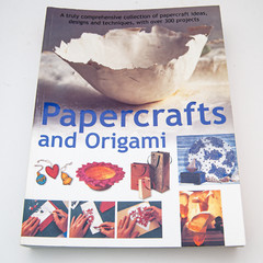 Papercrafts and Origami, Crafting, Softcover, 512 Pages, Hermes House 2002