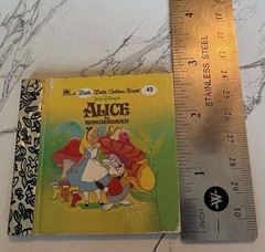 Vtg 1991 A Little Little Mini 2.75” Golden Book #43 Alice In Wonderland – Disney