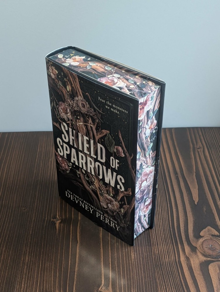 Shield of Sparrows Deluxe Special Ed. Devney Perry Sprayed Edges