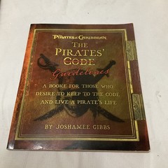 PIRATES OF THE CARIBBEAN: THE PIRATES GUIDELINES Code Disney Editions Gibbs NEW