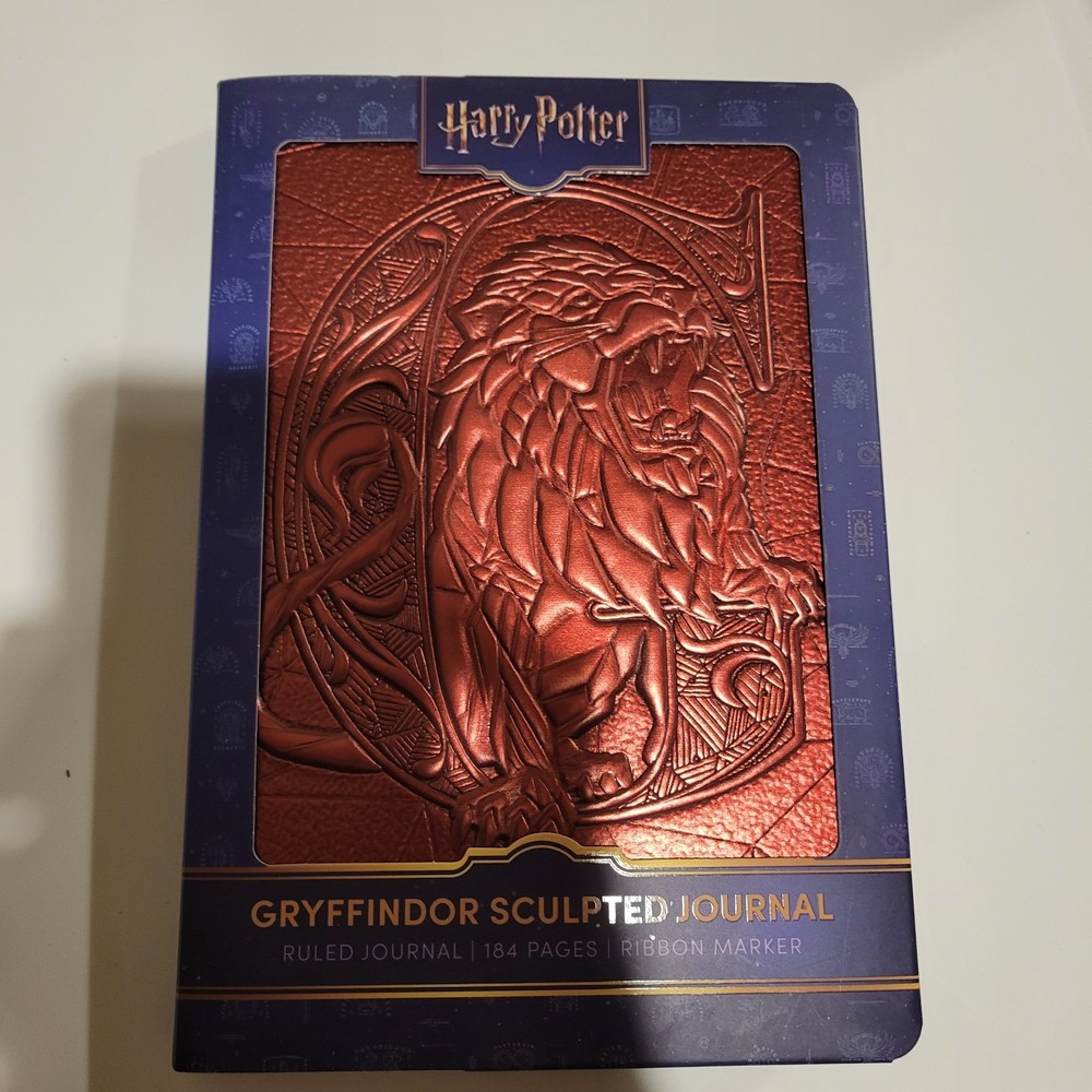 Harry Potter Sculpted Journal: Gryffindor (Hardback) ~ Insight Editions ~ 184 Pg