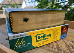 VG! Boxed Classic 1996c. NLT Life Application Study Bible Black Bonded Leather