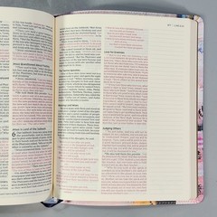 Zondervan NIV Artisan Collection Bible Jesus Word in Red Leathersoft Multicolor