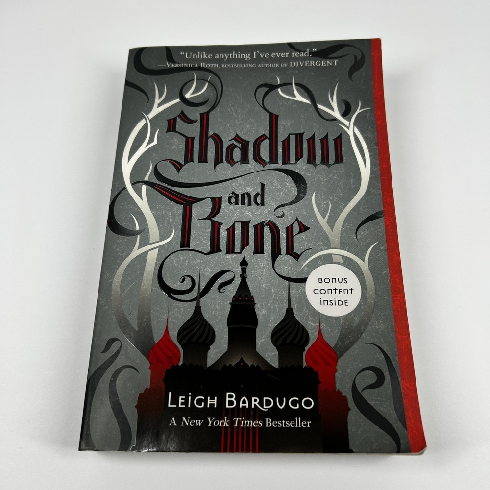 Shadow And Bone Leigh Bardugo YA Fantasy Square Fish Paperback Special Ed Book