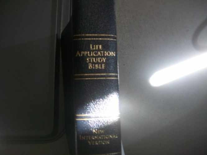 NIV Life Application Study – Leather Bound, by Beers Ronald A. – Acceptable
