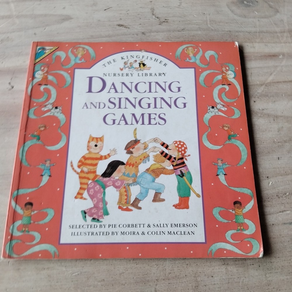 DANCING AND SINGING GAMES BOOK (PIE CORBETT & SALLY EMERSON) 22CM X 22CM